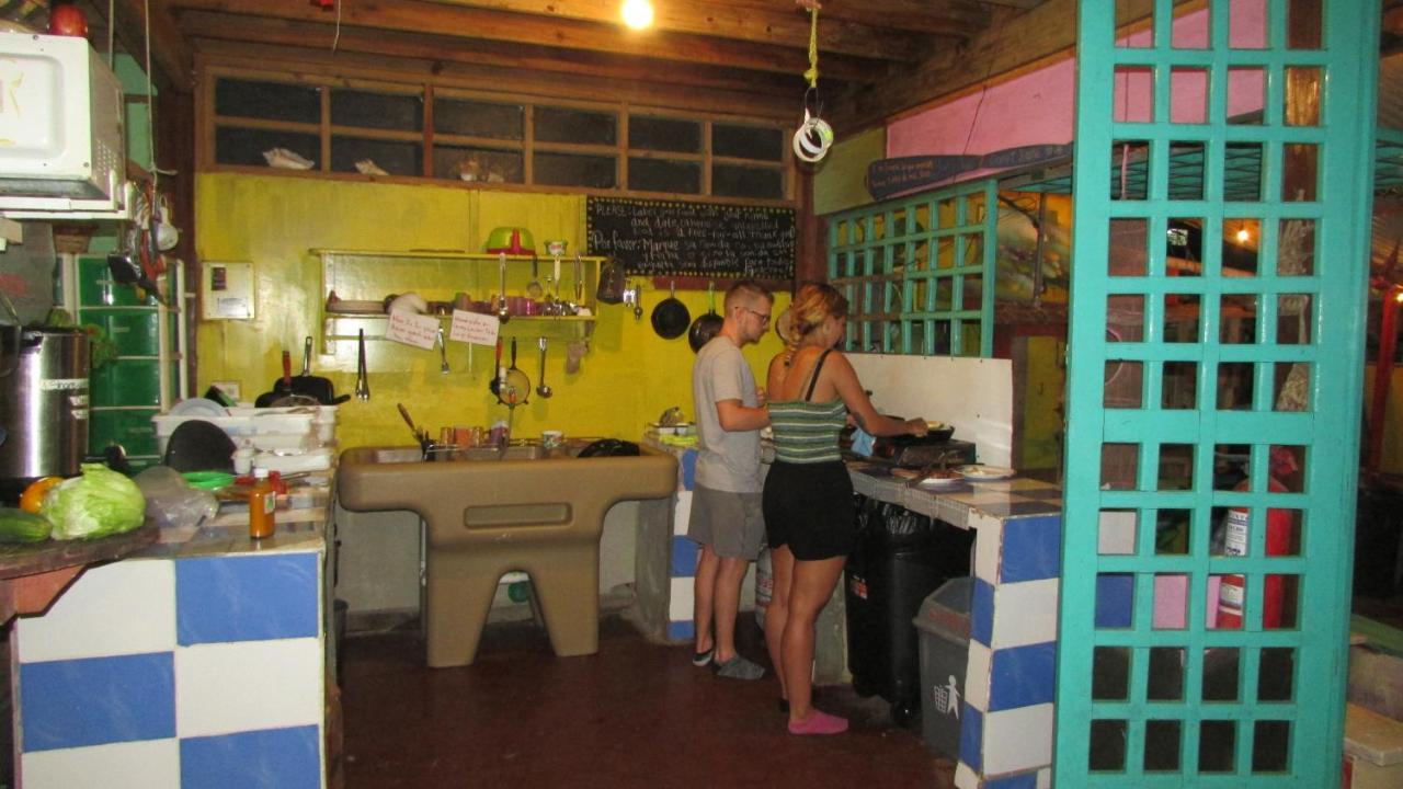 Coconut Hostel Bocas Town Exterior foto