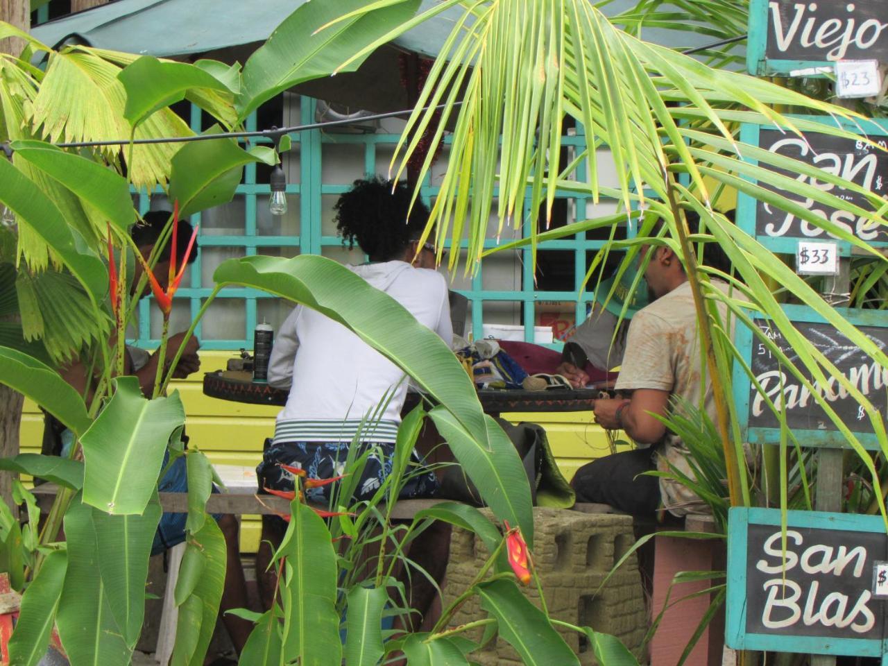 Coconut Hostel Bocas Town Exterior foto